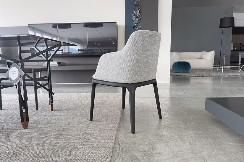 Chaise Grace en tissu taupe - 4