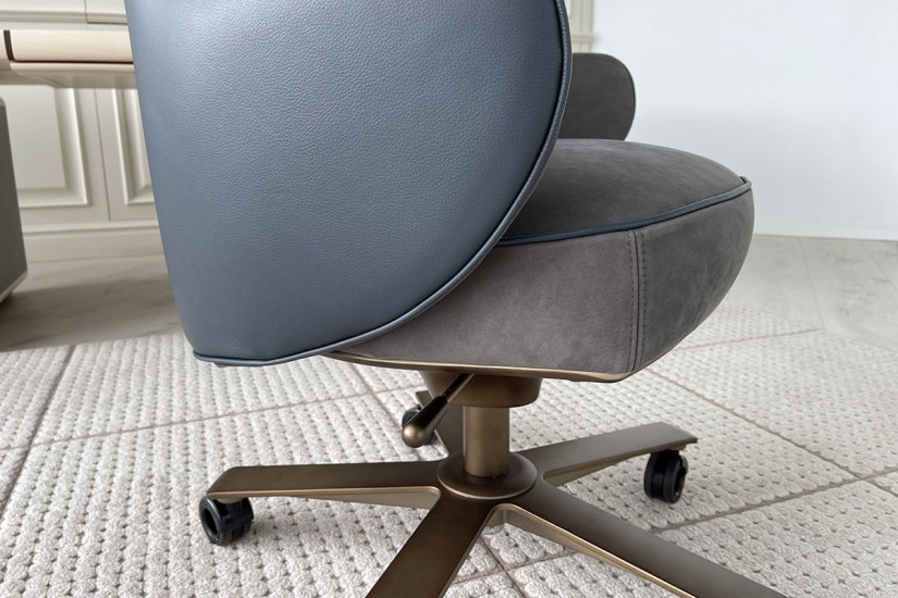 Fauteuil de direction Genius en cuir bleu (Offre Expo) Giorgetti - 5