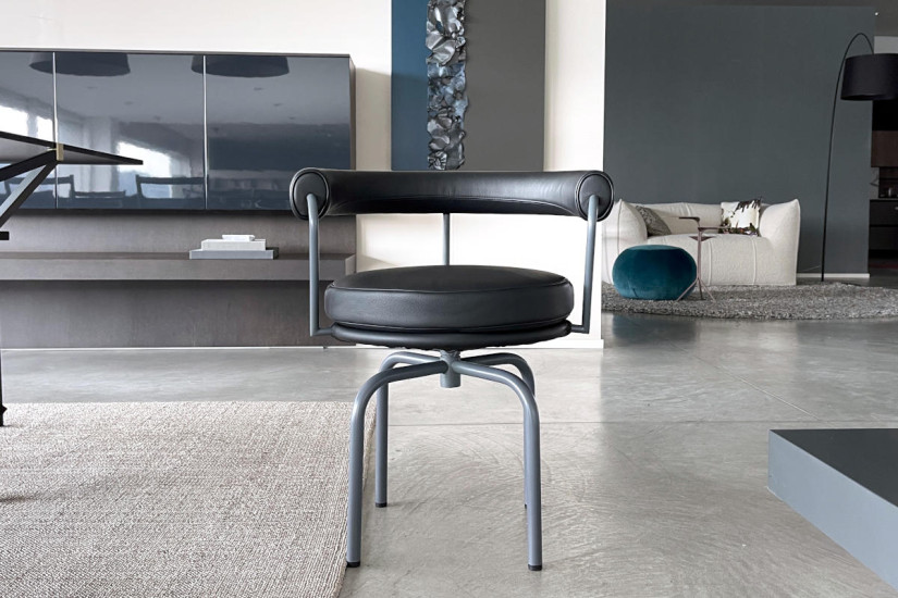 Chaise LC7 en cuir anthracite (Offre Expo) - 1