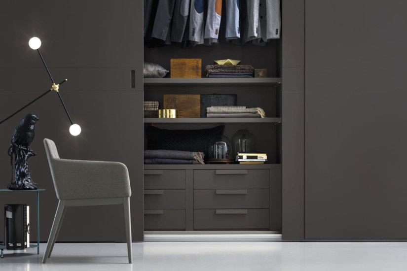 Class Flush-Closing Sliding Doors Wardrobe Novamobili - 1
