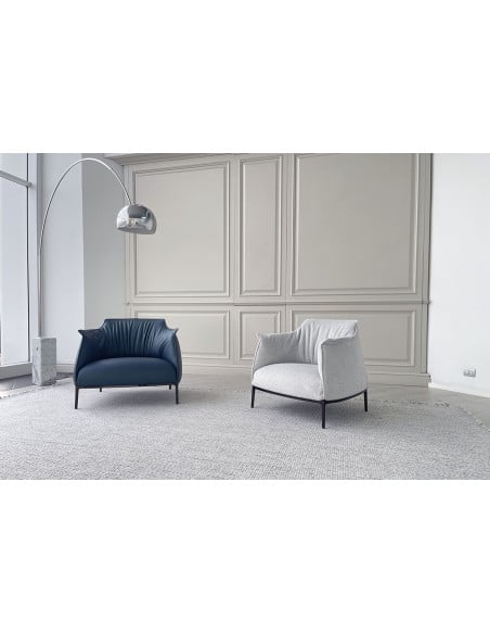 Archibald Large Blue Leather Armchair (Expo Offer) Poltrona Frau - 4