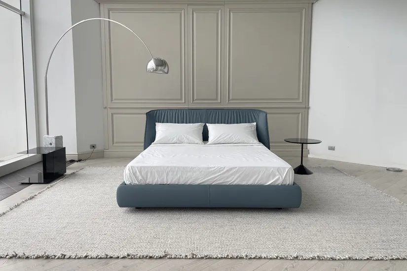 Archibald Blue Leather Bed (Expo Offer) Poltrona Frau - 1