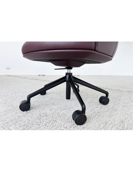 Archibald Task Managerial Bordeaux Armchair (Expo Offer) Poltrona Frau - 4