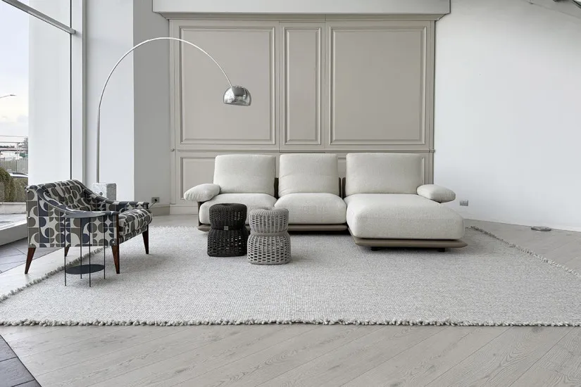 Blisscape White Sofa (Expo Offer) Poltrona Frau - 1