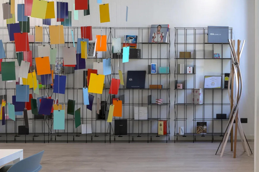 Horm Twist Coat Hanger | Online Shop