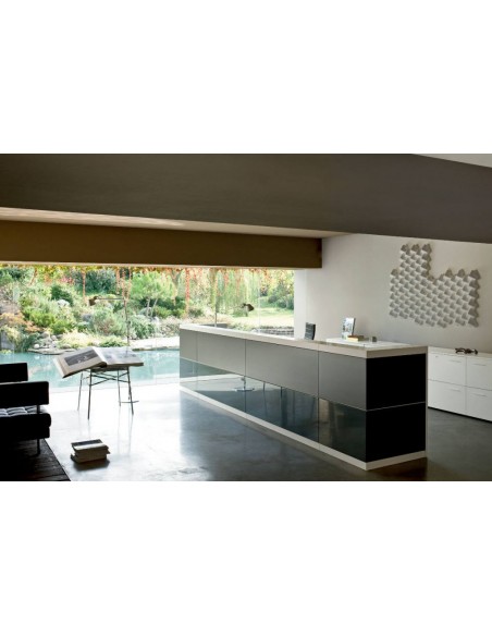 Vogue Reception Counter