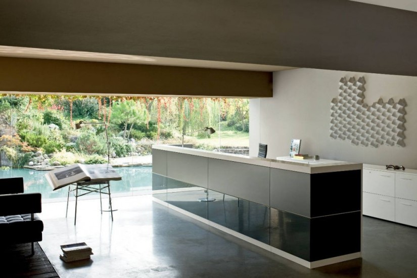 Vogue Reception Counter