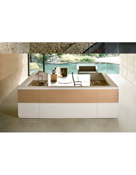 Vogue Reception Counter