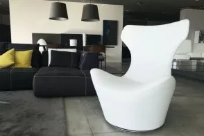 Grande Papilio Armchair in white colour (Expo Offer) 2