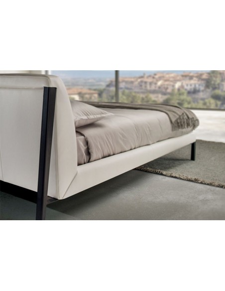 Diamante Bed