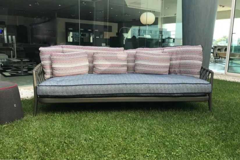 Erica ’19 Outdoor Sofa (Expo Offer)