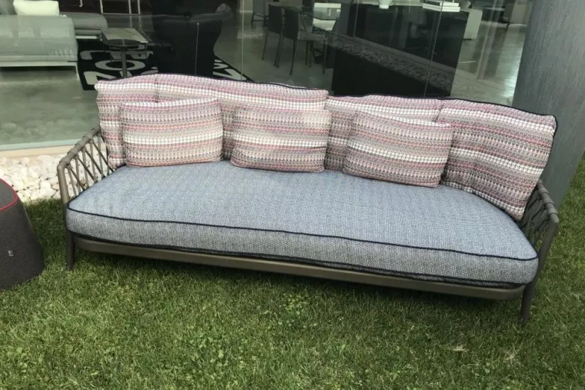 Erica ’19 Outdoor Sofa (Expo Offer)