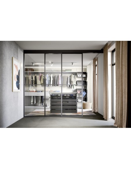 Break Walk-In Closet