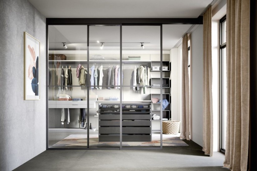 Break Walk-In Closet