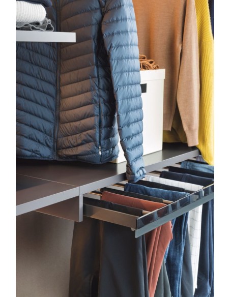 Break Walk-In Closet