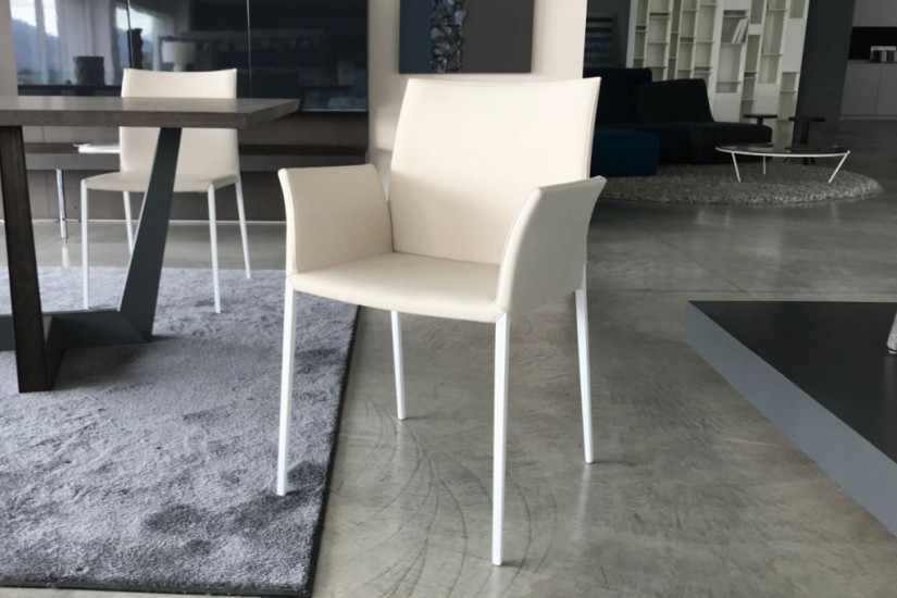 Lia Chair With Armrests (Expo Offer)