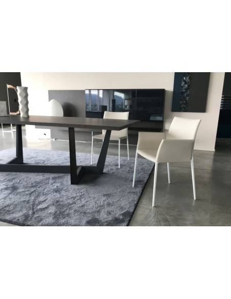 Lia Chair With Armrests (Expo Offer)