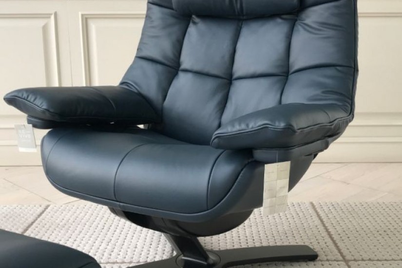 Quilted King Armchair (Expo Offer)