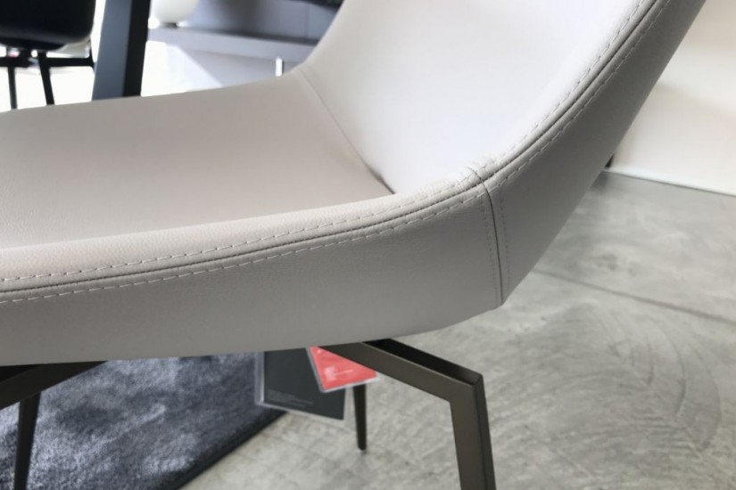 Artika Chair (Expo Offer)