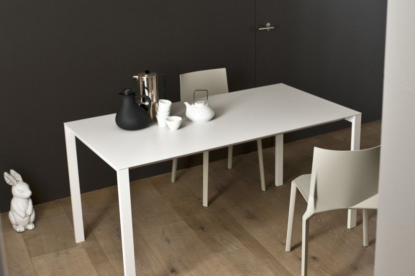 Thin-k Extendable Table