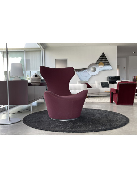 Grande Papilio Armchair in purple (Expo Offer)