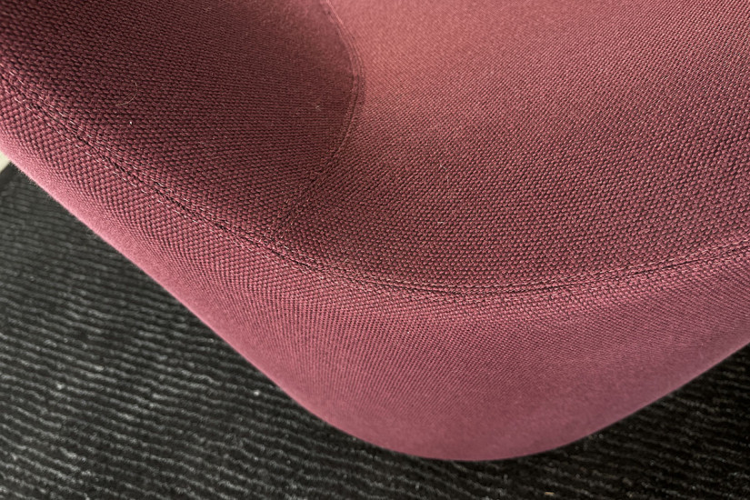 Grande Papilio Armchair in purple (Expo Offer)