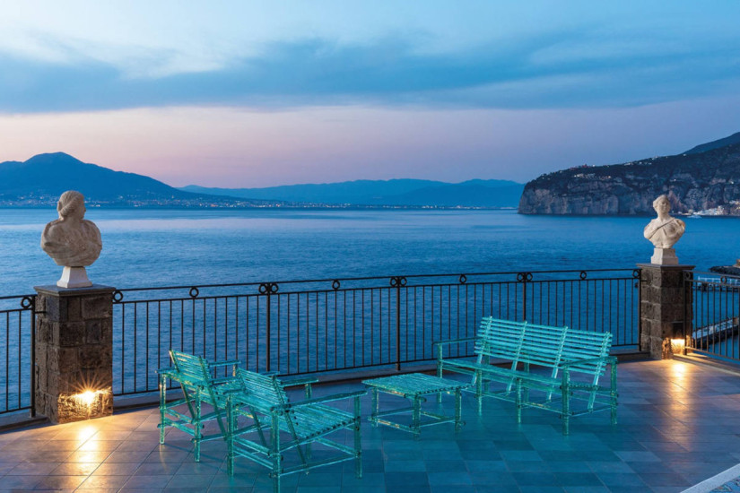 A’mare Outdoor Bench