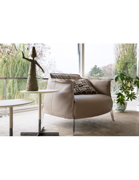 Archibald Gran Comfort Armchair