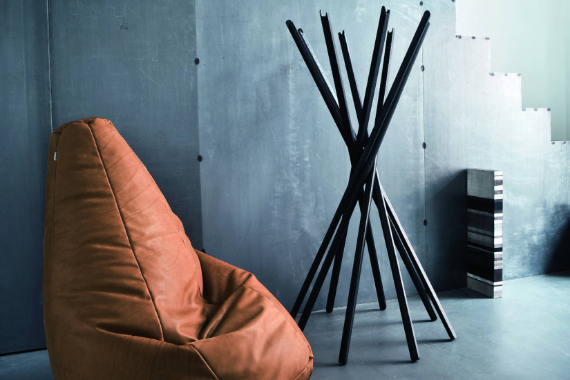 Sciangai Coat-Hanger