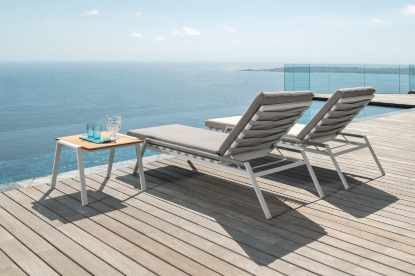 Cottage Outdoor Sunbed