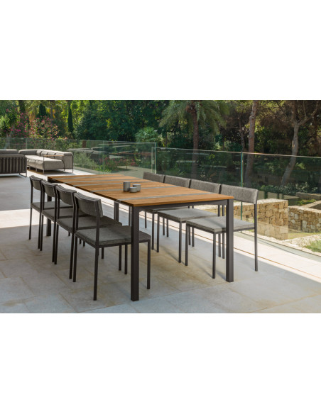 Casilda outdoor table