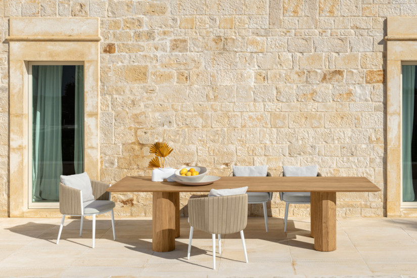 Salinas outdoor table