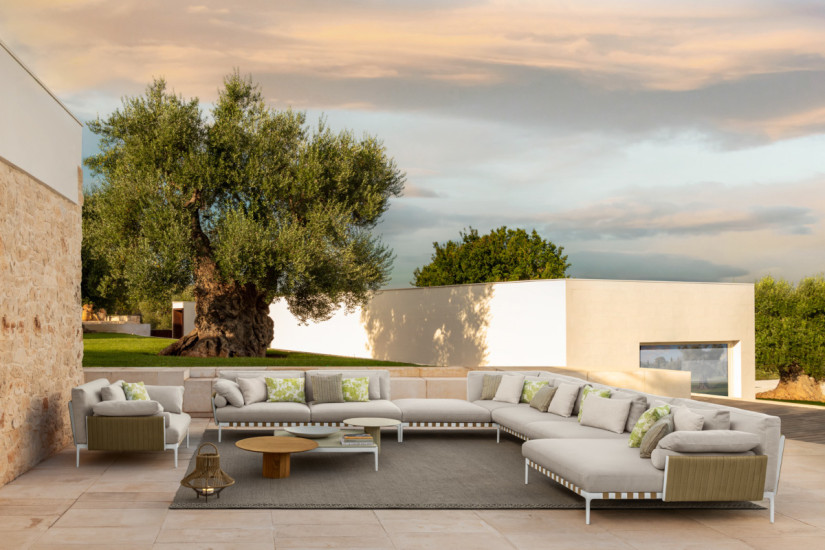 Salinas outdoor coffee table