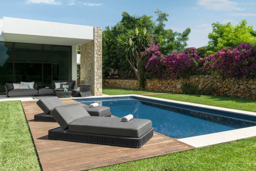 Cliff outdoor sunbed