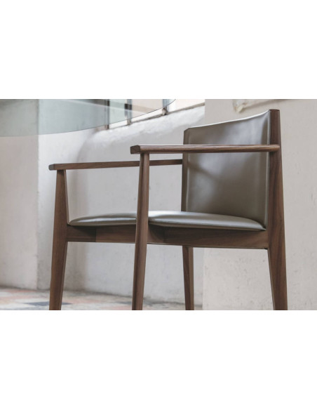 Ionis Chair