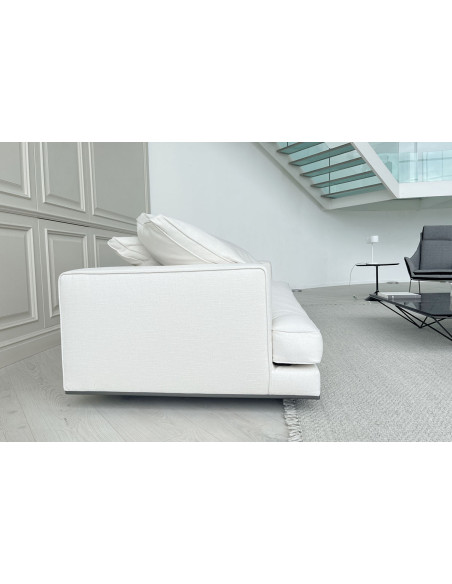 Arbiter Sofa (Expo Offer)