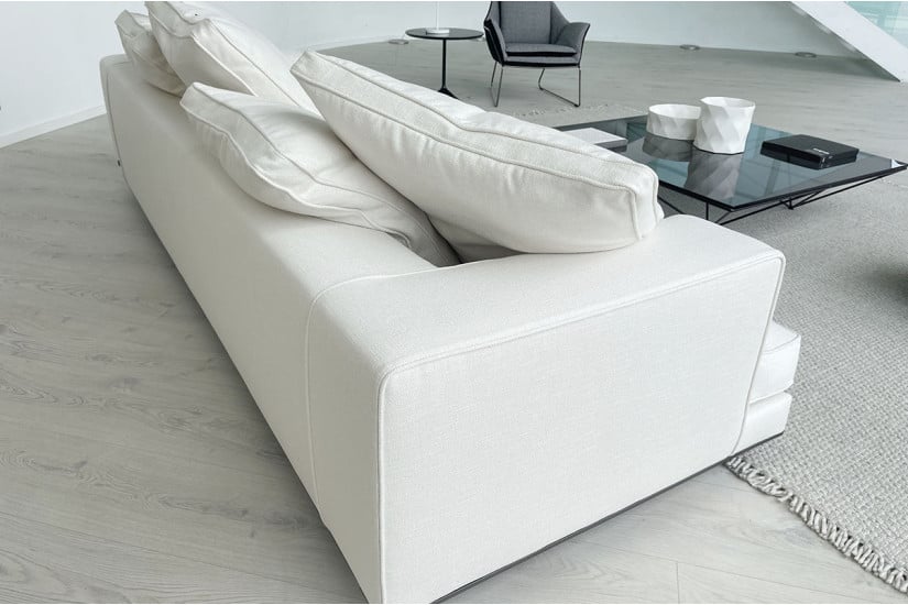 Arbiter Sofa (Expo Offer)