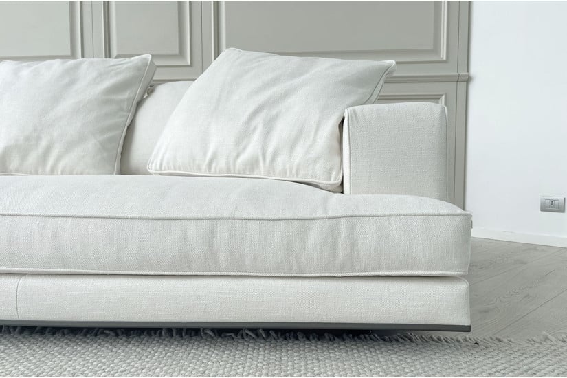 Arbiter Sofa (Expo Offer)