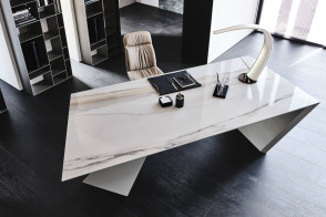 Nasdaq Keramik Desk 2