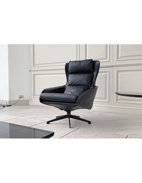 Cab Lounge Black Leather Armchair  (Expo Offer) Cassina - 1