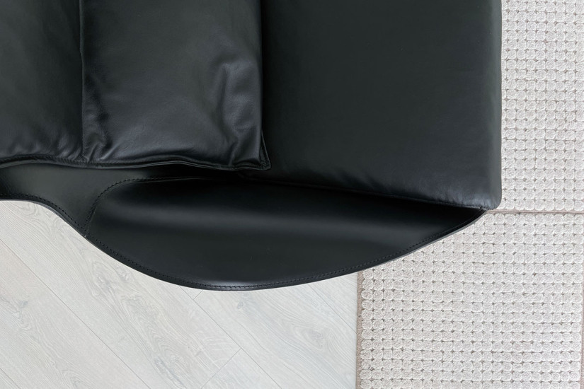 Cab Lounge Black Leather Armchair  (Expo Offer) Cassina - 4