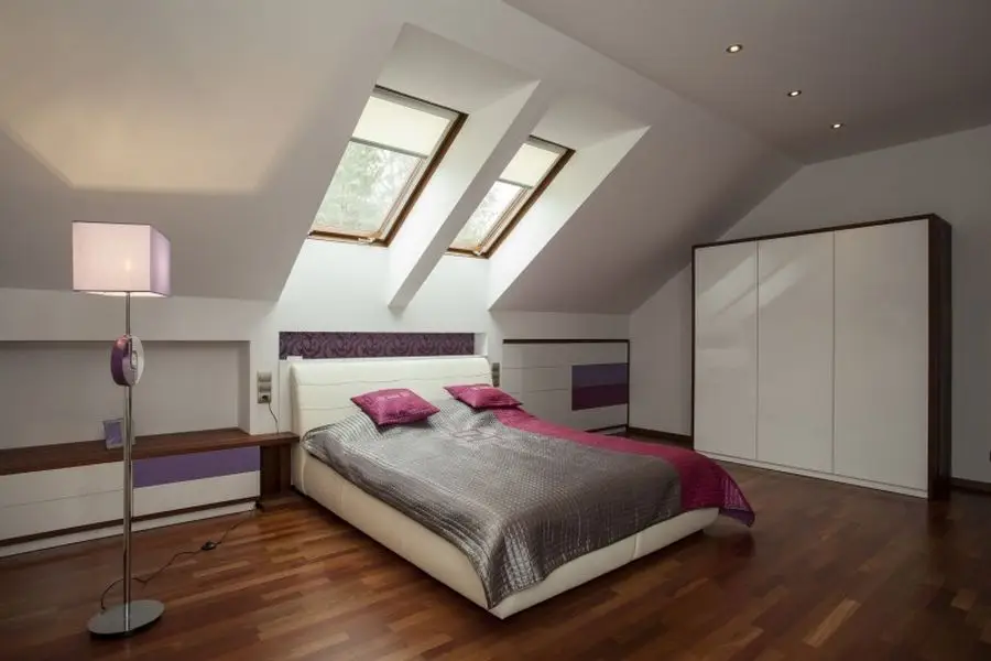 Contemporary-attic-room-design-ideas-with-cozy-bedroom-sets-and-brown-and-pink-blanket-facing-window-also-wooden-flooring-and-modern-floor-lamp-801x534