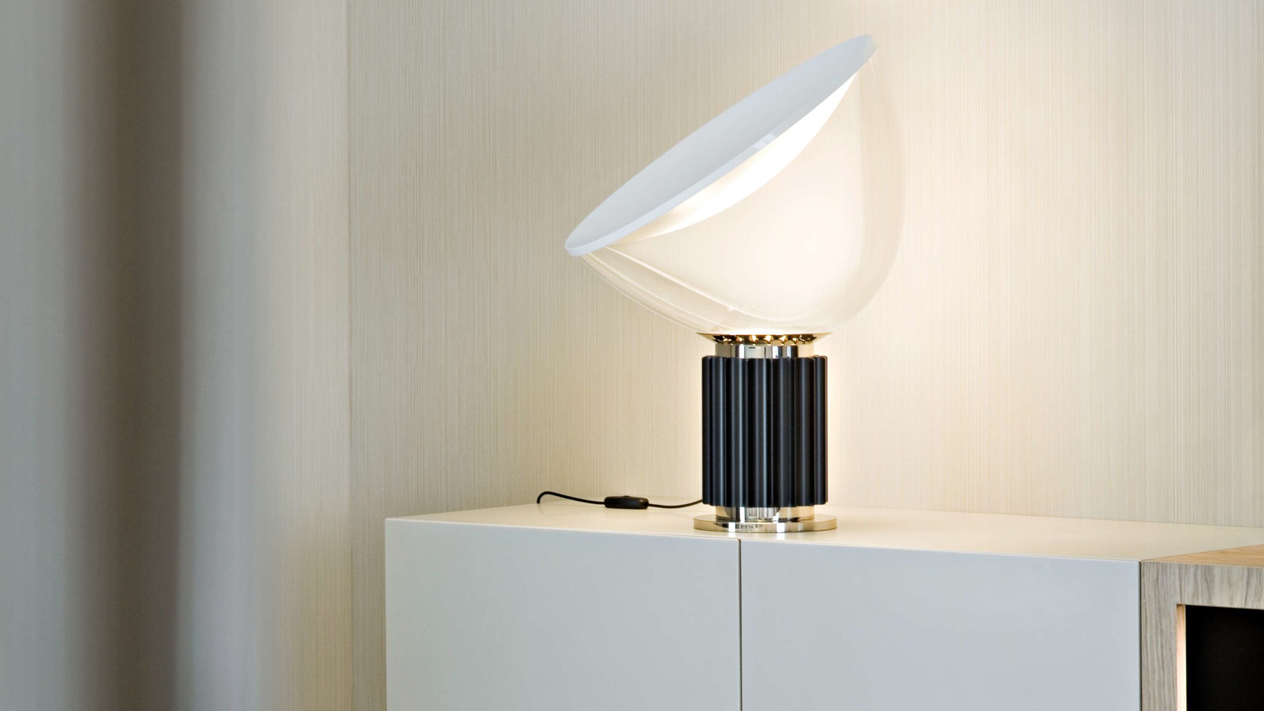 taccia-black-table-castiglioni-flos-06